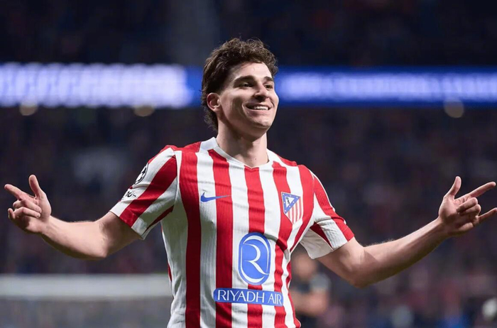 2026世界杯app下载-阿尔瓦雷斯未承诺留队，阿森纳巴萨今夏争夺|巴塞罗那|转会|拉波尔塔|曼城|马德里竞技_新浪体育_新浪新闻