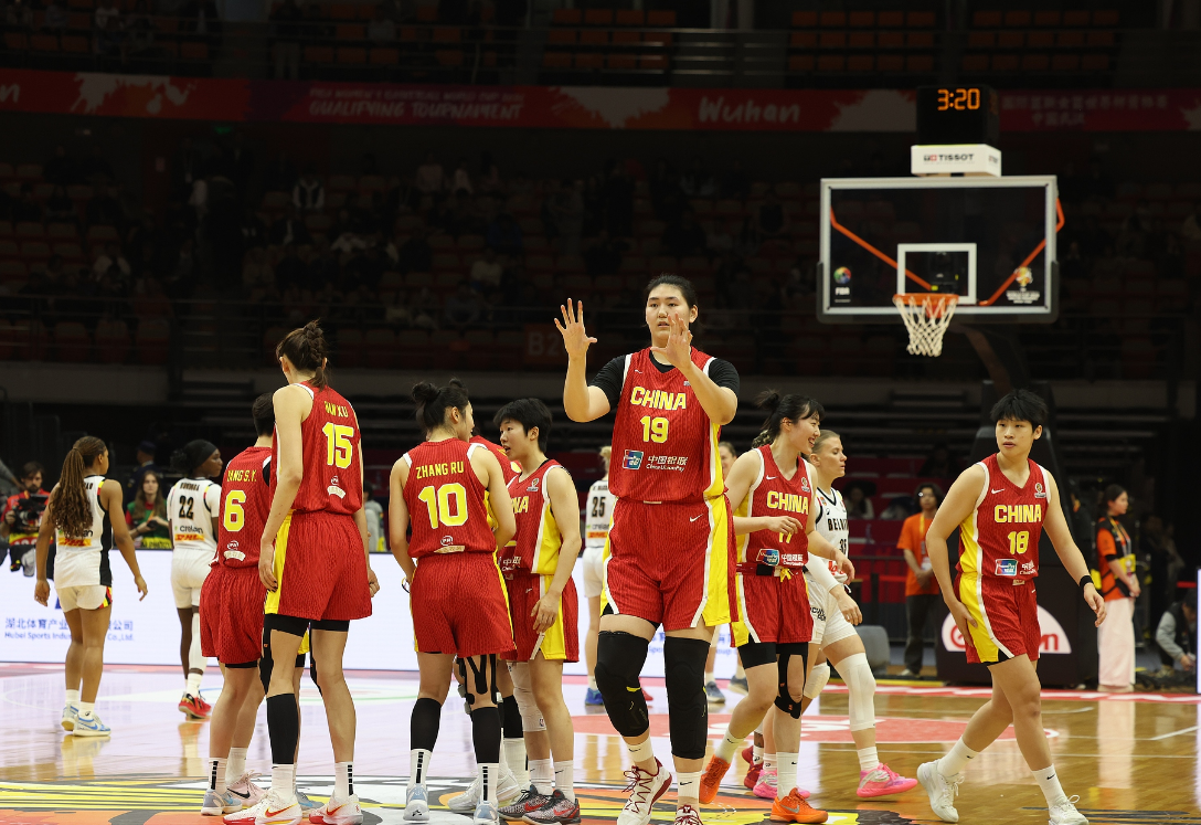 2026世界杯app下载-女篮惨败张子宇成唯一亮点！18分钟20+11统治内线 2.26米对抗超强